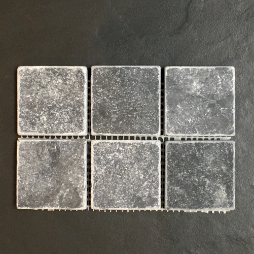 rivier Etna Goederen Natuursteen Blackstone mozaiek 5 x 5 cm antracite grijs getrommelde rand  per 0,72 m2 online bestellen - TEGELinfo