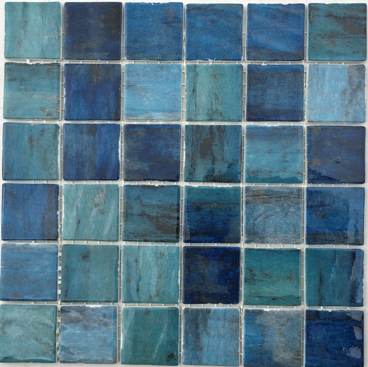 In detail alleen Winderig Glasmozaïek blauw met groentint 5 x 5 cm op matje per m2 online bestellen -  TEGELinfo