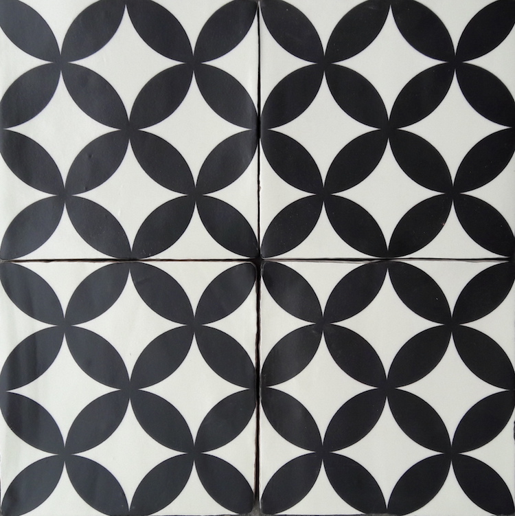 Lam Planeet Druif Circle of life 21 zwart wit wand- & vloertegel 13 x 13 cm per 0,5 m2 online  bestellen - TEGELinfo