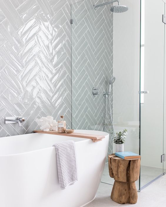 belofte beeld verf badkamer visgraat Half Tile light grey lichtgrijs 7,5 x 30 cm per m2 online  bestellen - TEGELinfo