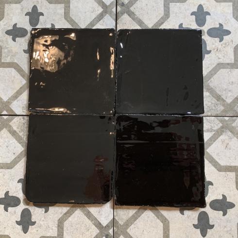     Aza metallic zwart glanzende wandtegel 10 x 10 cm per 0,5 m2
